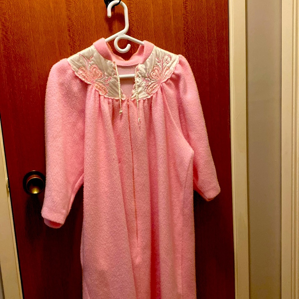 I am selling a nightgown.
